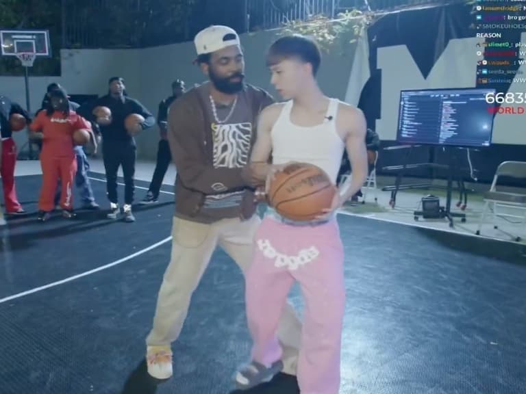 「台灣最強高中生」Ray 被 Kyrie Irving 一對一籃球教學,網友超羨慕「Ray 生我夢!」