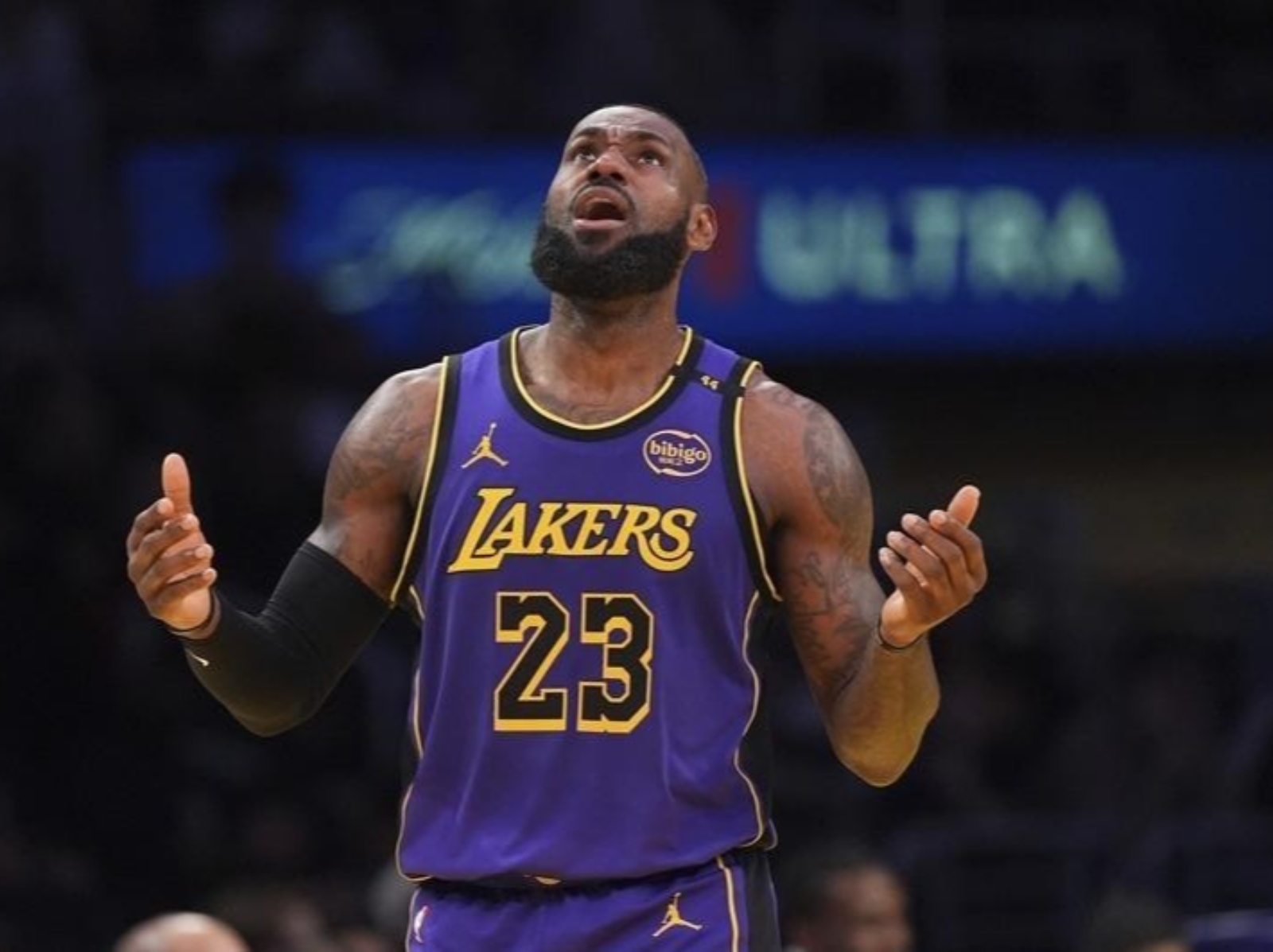 NBA／詹皇真的老了？近況低迷「慘淡數據」曝光連 5 戰 5 失誤！