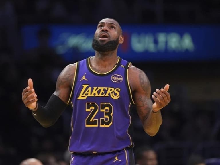 NBA／詹皇真的老了？近況低迷「慘淡數據」曝光連 5 戰 5 失誤！