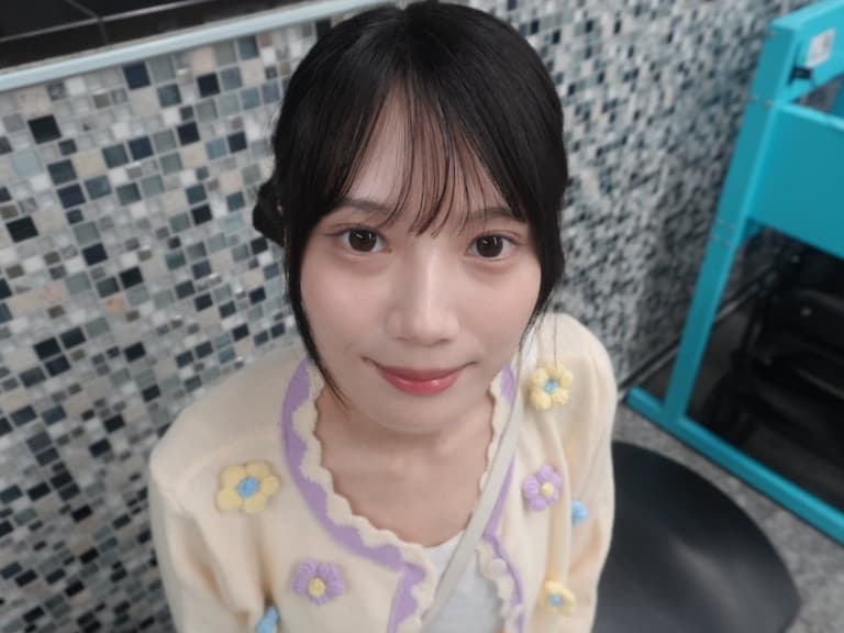 AV女優榊原萌「可愛凝視」影片破數十萬人觀看！網友：才3秒怎就看了1小時！【老司J開車】