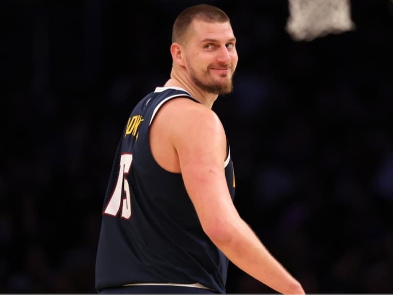 NBA／Nikola Jokic 「背靠背」24 小時內狂轟 104 分，「全力肥」化身真聯盟第一人！