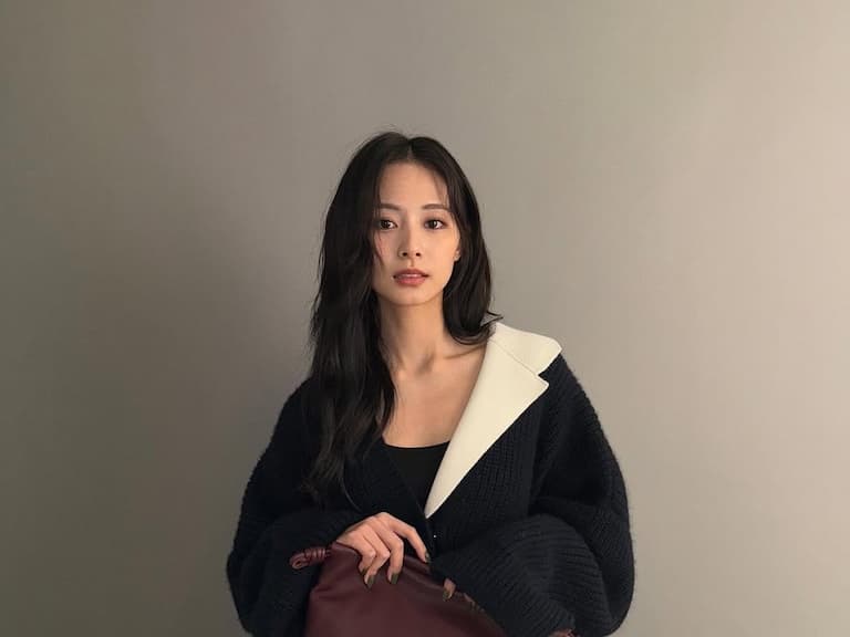 TWICE 周子瑜獲心理學碩士學位引熱議！粉絲大讚全能偶像！