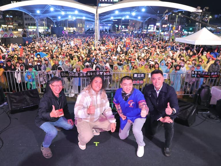 中華隊「吉力吉撈鞏冠」登基隆好事年終演唱會！開金口獻唱並分享奪冠心聲！