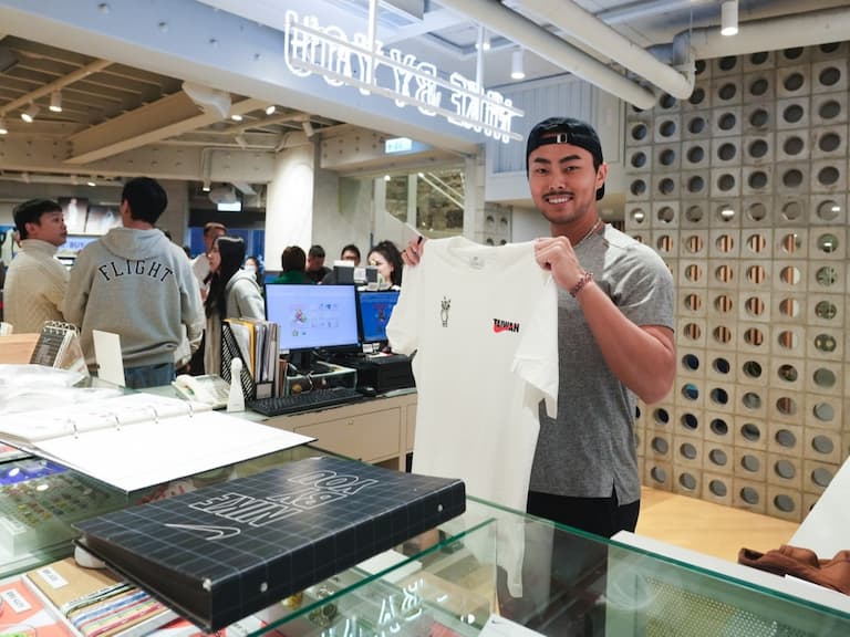 林家正一日店長魅力全開!活動還未開始,NIKE西門紅樓外圍早已被熱情粉絲擠得水洩不通人潮爆滿,準備嗨翻西門商圈!