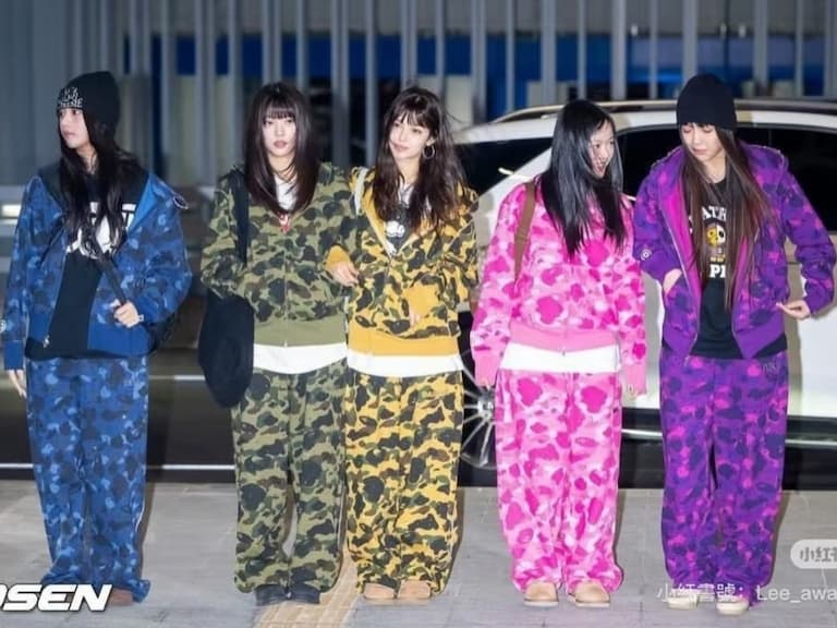 New Jeans 機場穿搭引熱議!全員著客製化 BAPE 套裝又帥又甜!