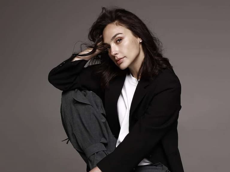 《神力女超人》蓋兒加朵 Gal Gadot IG 自揭懷孕期腦部血栓緊急手術,女兒名藏暖意!