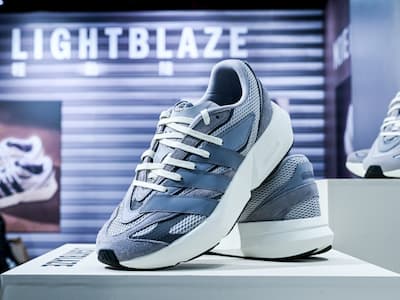 adidas LIGHTBLAZE「發售、鞋款資訊」一次看！男女各 4 款首發配色超好搭！