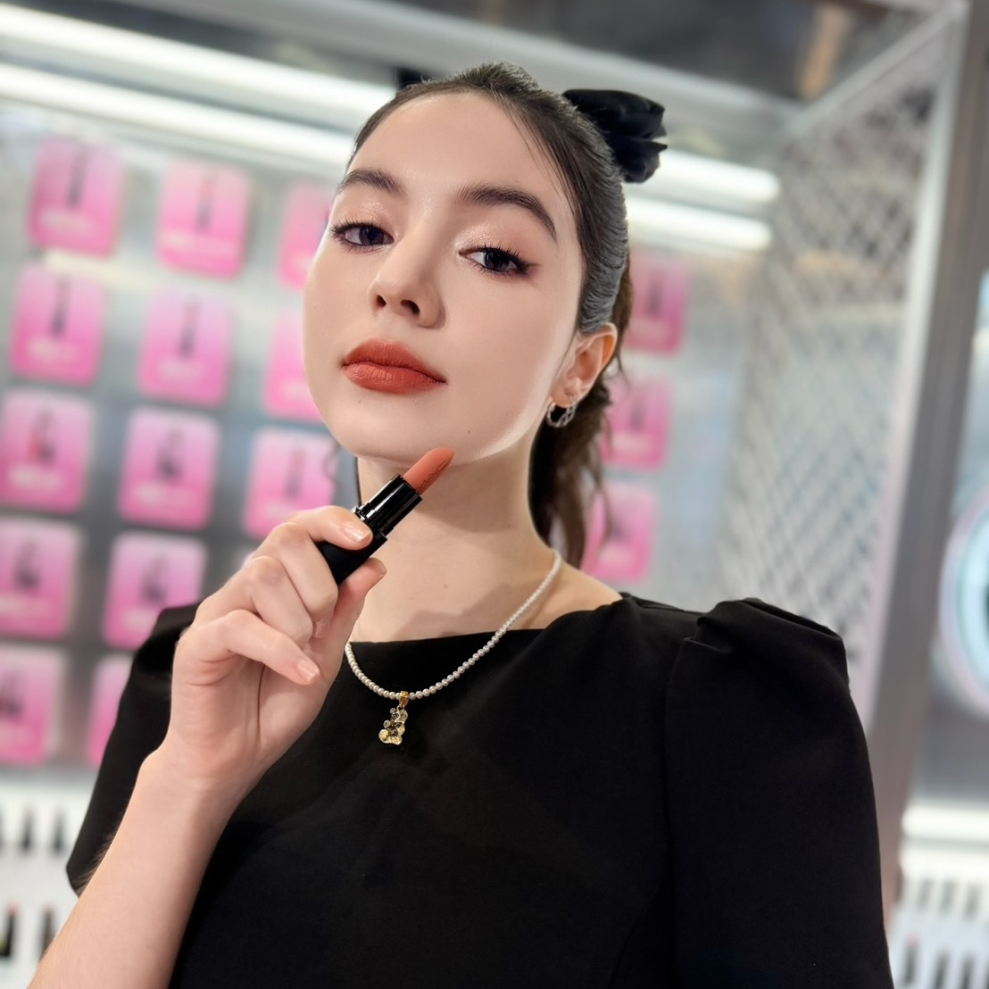 M.A.C 輕親雲霧快閃店