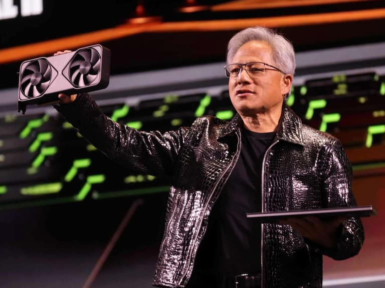 黃仁勳 CES 演講穿「全新皮衣」亮相！Tom Ford 奢華款式要價近 30 萬！