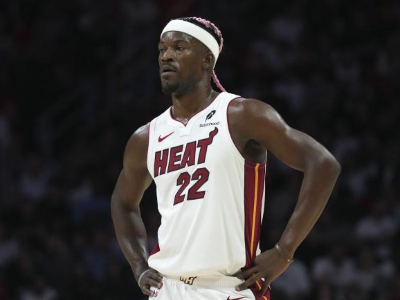 NBA／熱火總裁 Pat Riley 喊話暗批 Butler：「簽下合約就等於已經欠我們了！」