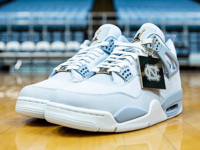 Air Jordan 4 "UNC" PE 2025 最新版本釋出，水晶藍色調＋金屬吊牌美到流口水！