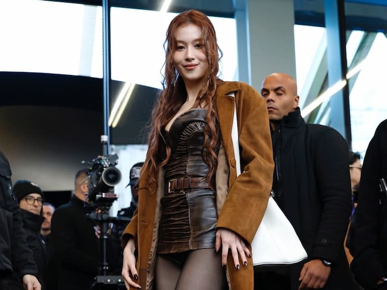 TWICE Sana 現身 Prada 米蘭時裝周秀場！「極短裙造型」底褲曝光掀熱議！
