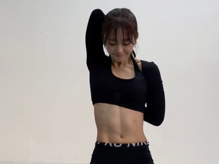 日本櫻花妹完美還原刃牙、七龍珠等動漫「高難度動作」,核心肌肉炸裂吸引百萬網友朝聖!