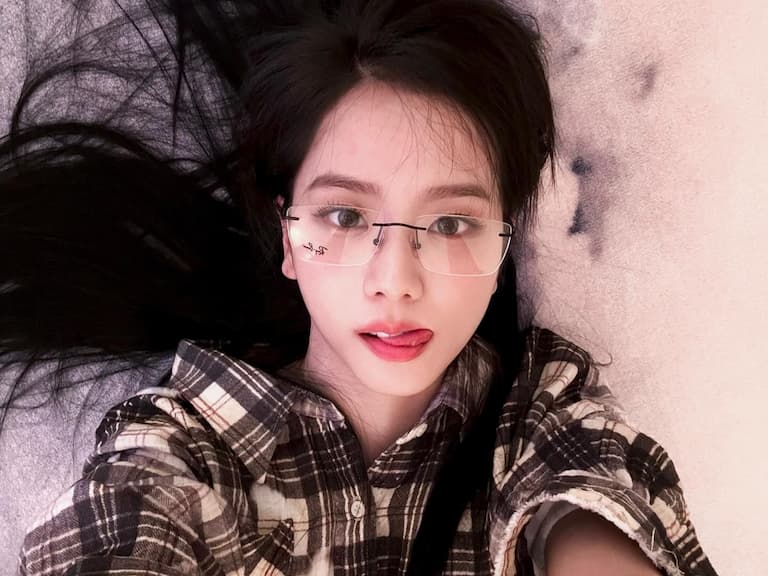 BLACKPINK Jisoo 曝私下興趣愛好是躺平打遊戲！自爆：「砸超多錢課金！」