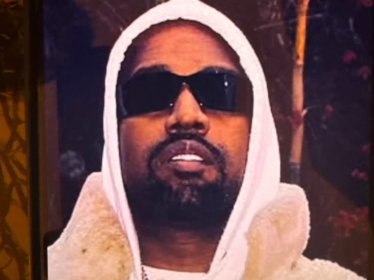 肯爺 Kanye West 進駐小紅書帳號!曬自拍照:「康康我的新頭像!」