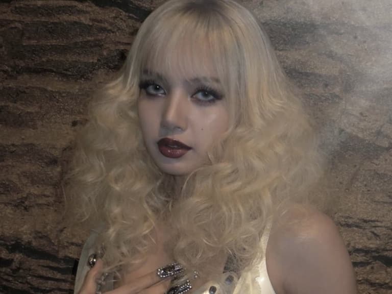 BLACKPINK Lisa 與 Doja Cat、Raye 新單曲〈Born Again〉!MV 造型因「膚色」引發爭議!