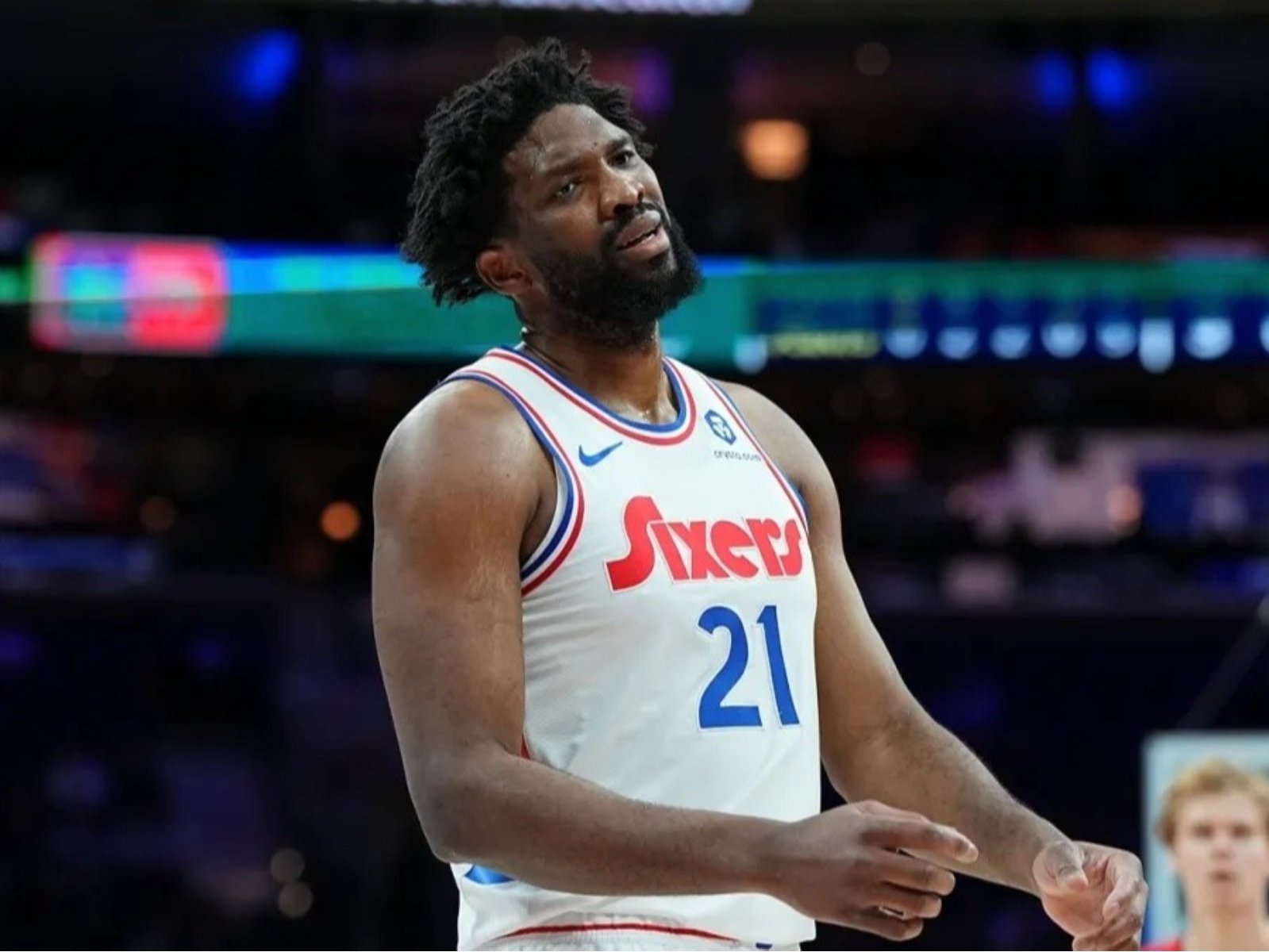 NBA／Joel Embiid 關鍵時刻掉球「離譜失誤」！76 人敗給暴龍苦吞 4 連敗！