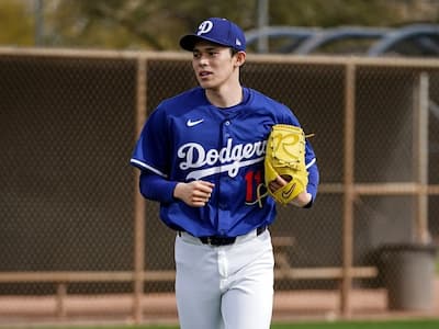 MLB／佐佐木朗希道奇 11 號球衣被學長 Miguel Rojas 讓出，馬上回送日本清酒當謝禮！