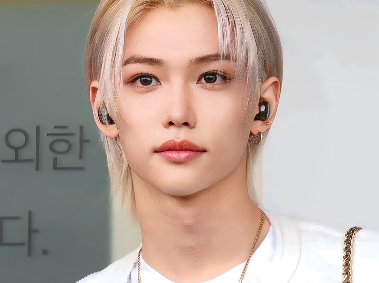 Stray Kids Felix 李龍馥出車禍回家途中遭巴士撞傷，宣告暫停活動！