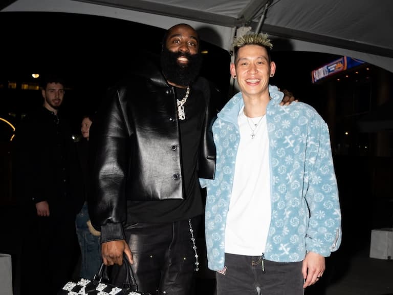 NBA/林書豪睽違多年再度與 James Harden 合體,兩人互相擁抱致意好感情依舊!