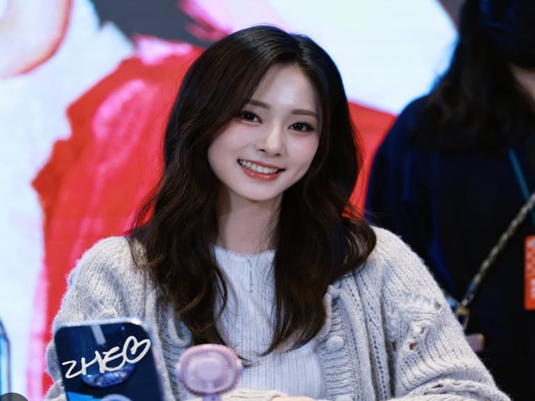 TWICE 睽違 9 年造訪上海舉行簽售會，周子瑜罕 PO 全中文：「期待再見面！」