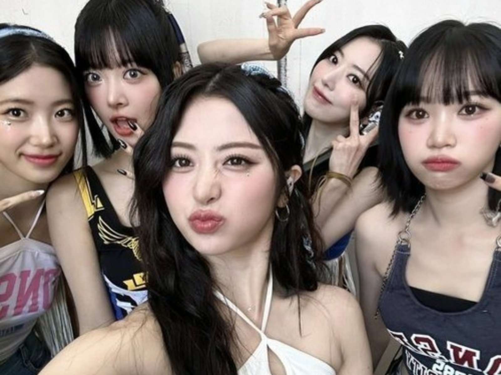 LE SSERAFIM 回歸前再爆「抄襲爭議」！新專輯《HOT》預告片遭指借鑒大牌香水廣告！