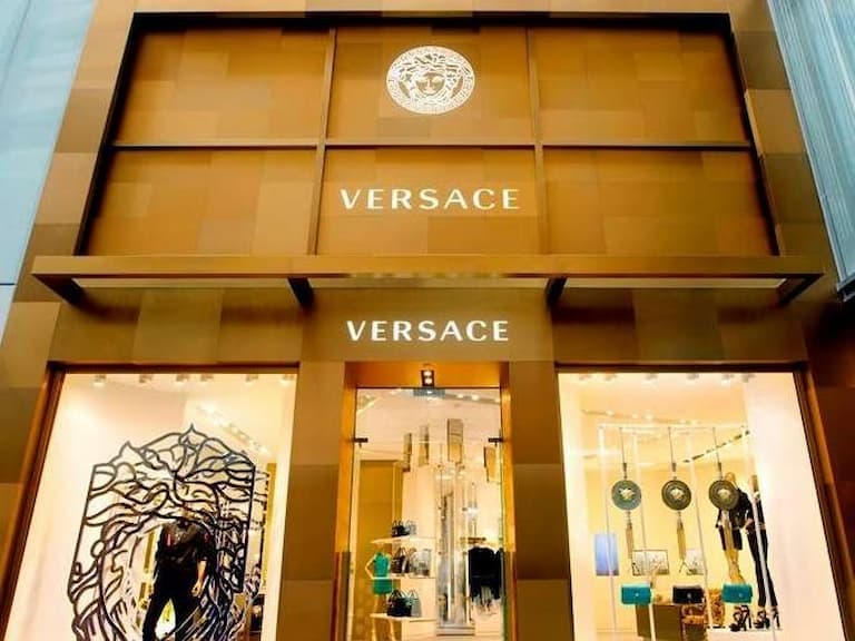 PRADA 正式宣布豪砸 450 億收購 Versace!背後原因解析一次看!