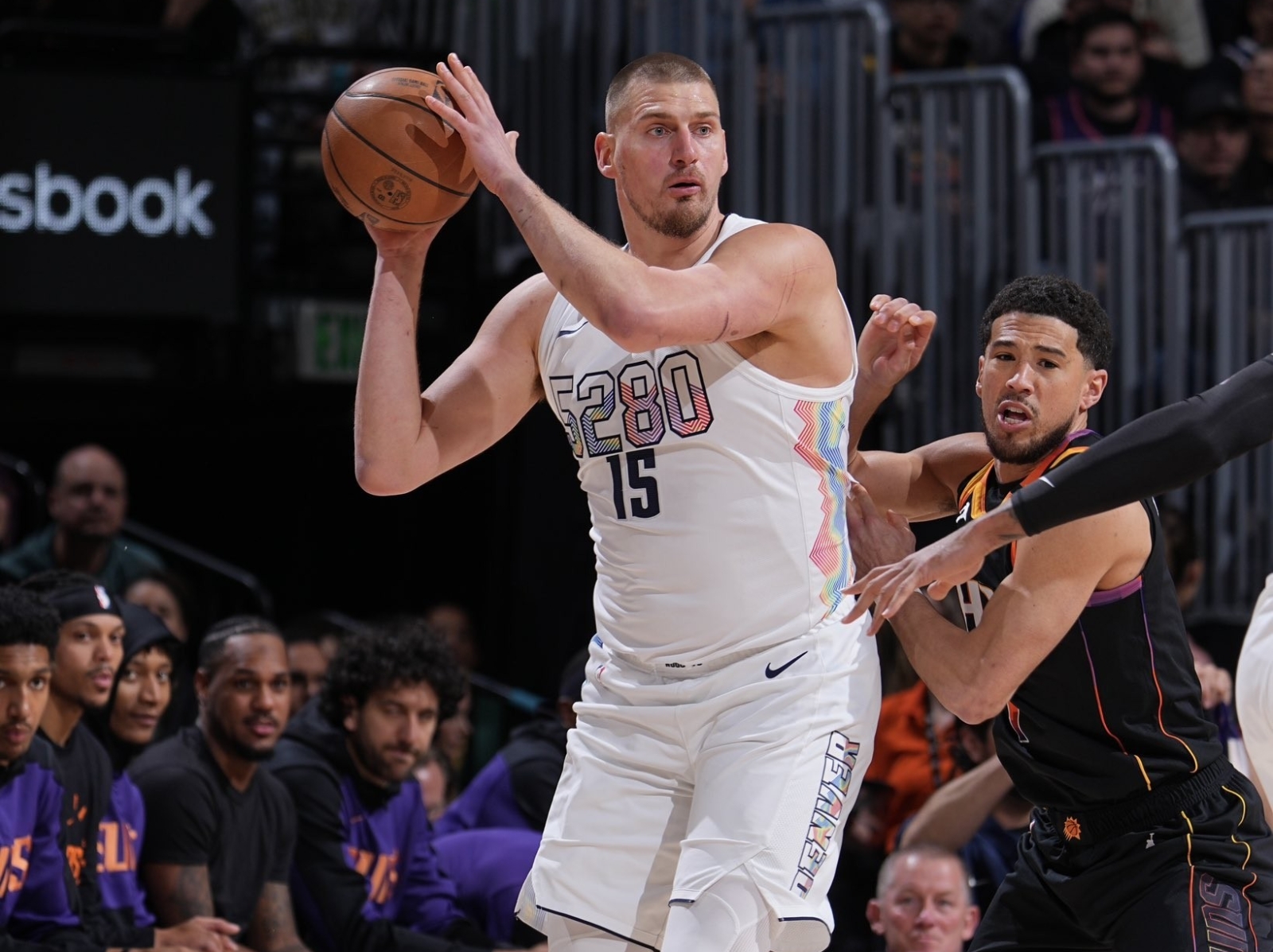 NBA／Nikola Jokic 狂轟 31 分 21 籃板 22 助攻，聯盟史上首次「30+20+20」鬼神紀錄！