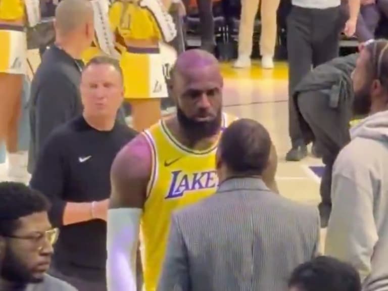 NBA/詹皇當面怒噴名嘴 Smith 火爆畫面曝光:「別再酸我兒子 Bronny!」