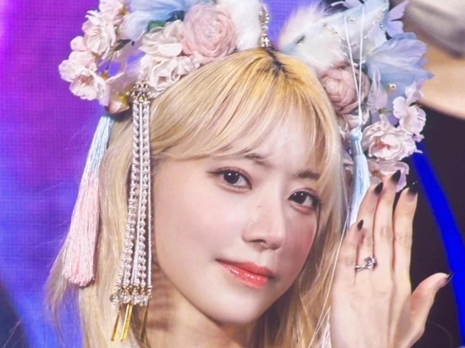 LE SSERAFIM 宮脇咲良女粉豪送 63 萬戒指！叮囑：「送比這便宜的人不要嫁！」
