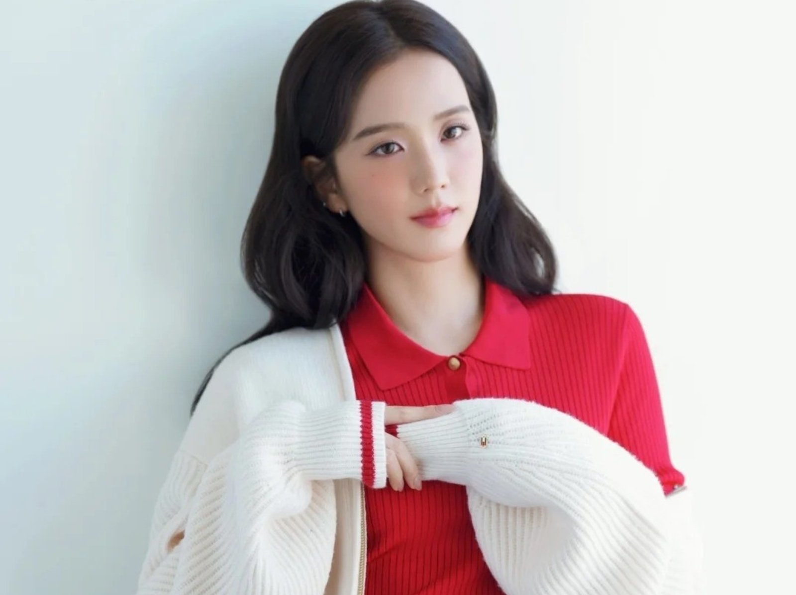 BLACKPINK 成員 Jisoo 金智秀身高 162 公分穿搭單品推薦！Tommy Hilfiger 同款細肩帶背心千元無痛入手！