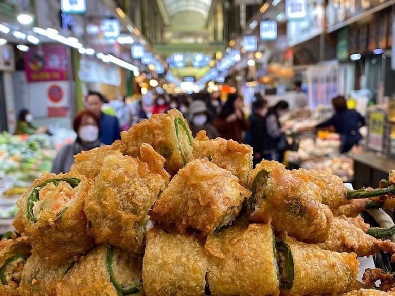 2025 韓國望遠市場必吃美食 8 家 dcard 推薦：HUNHUN 糖餅、紅魔鬼刀削麵⋯香到你走不開！