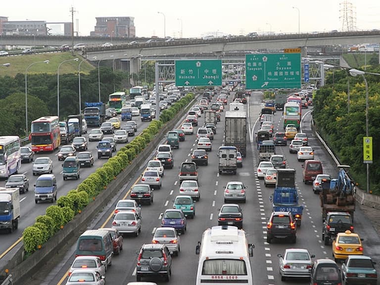 2025 清明連假高乘載管制時間、高鐵、台鐵、航空優惠懶人包一次看！