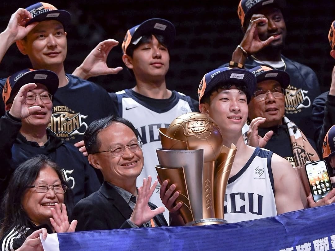政大雄鷹 UBA 五連霸！跨季 50 連勝創紀錄！