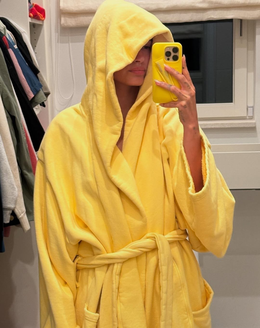 小賈斯汀 Justin Bieber 全新品牌 SKYLRK 正式上線!厚底涼鞋、未來感墨鏡⋯搶先看!