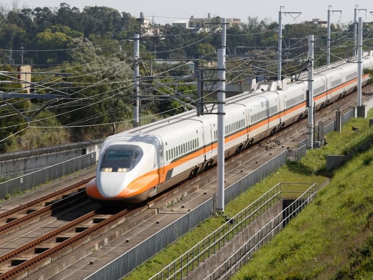 2025 母親節高鐵、台鐵搶票全攻略：售票日、學生優惠、加開班次一次看！