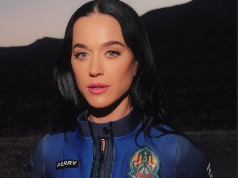 凱蒂佩芮 Katy Perry 成為首位登太空歌手!搭乘貝佐斯「藍色起源」火箭體驗微重力,並允諾寫歌!