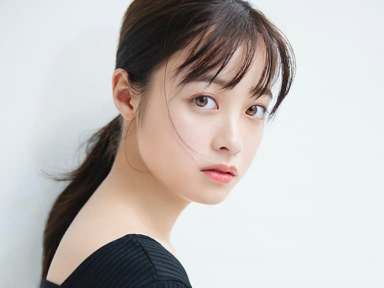 橋本環奈疑似分手 3 年情!遭爆拒絕中川大志求婚!