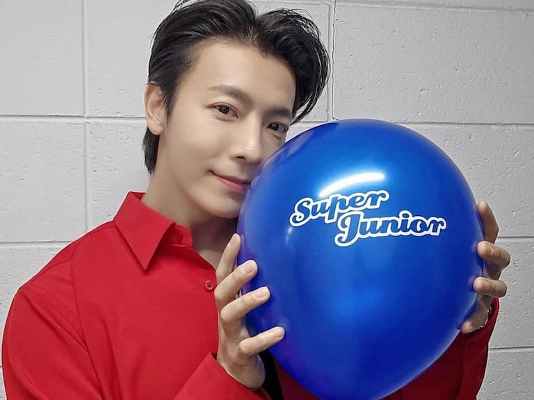 Super Junior 東海曝光最愛台灣手搖是「它」,成員們大嗑大腸麵線、丹丹漢堡!