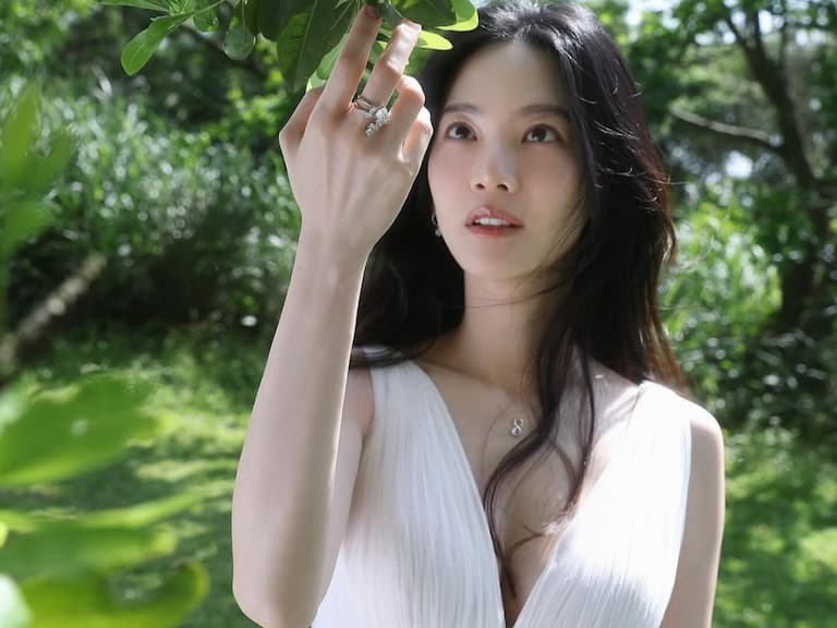 曾之喬產後「深 V 白沙」絕美照曝光！溫柔告白引網狂讚「美的我都戀愛了！」