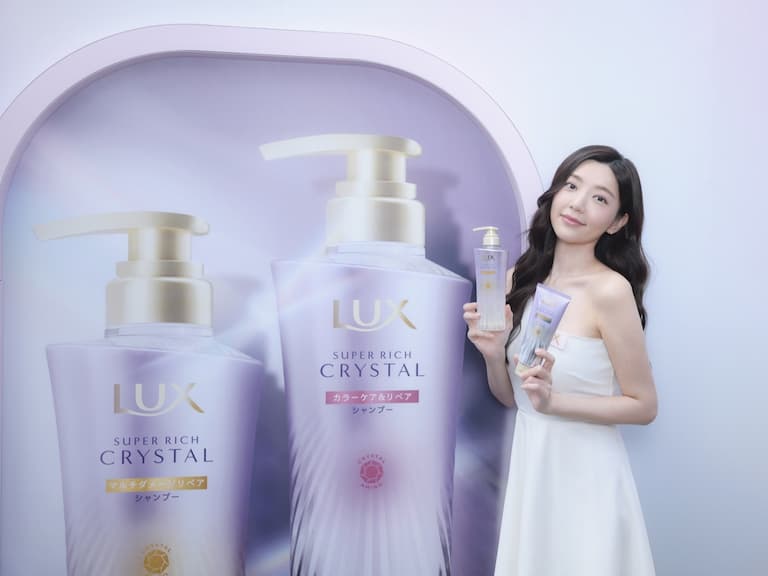 2025年LUX麗仕髮品代言人郭雪芙愛用首選，極輕光護膜洗護系列重磅上市