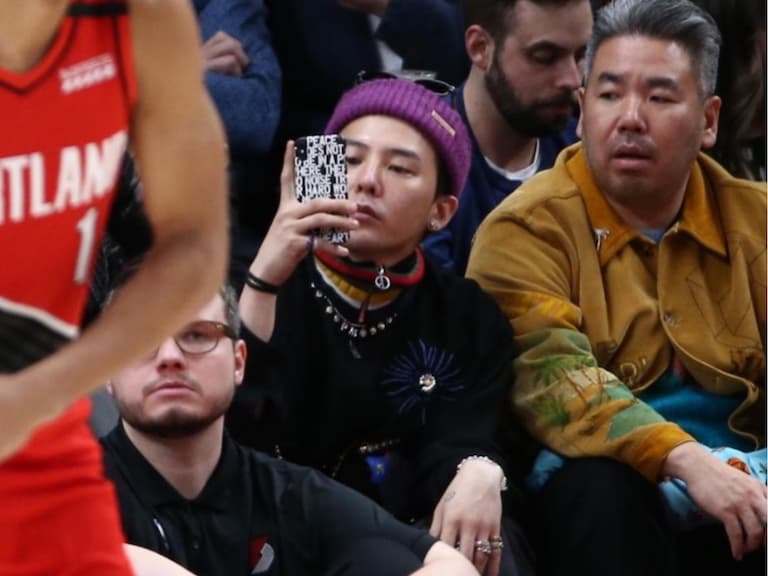 喜愛 NBA 文化的韓國男星盤點!GD 多次現場看球、BTS SUGA 直接跟 Curry 變好友!