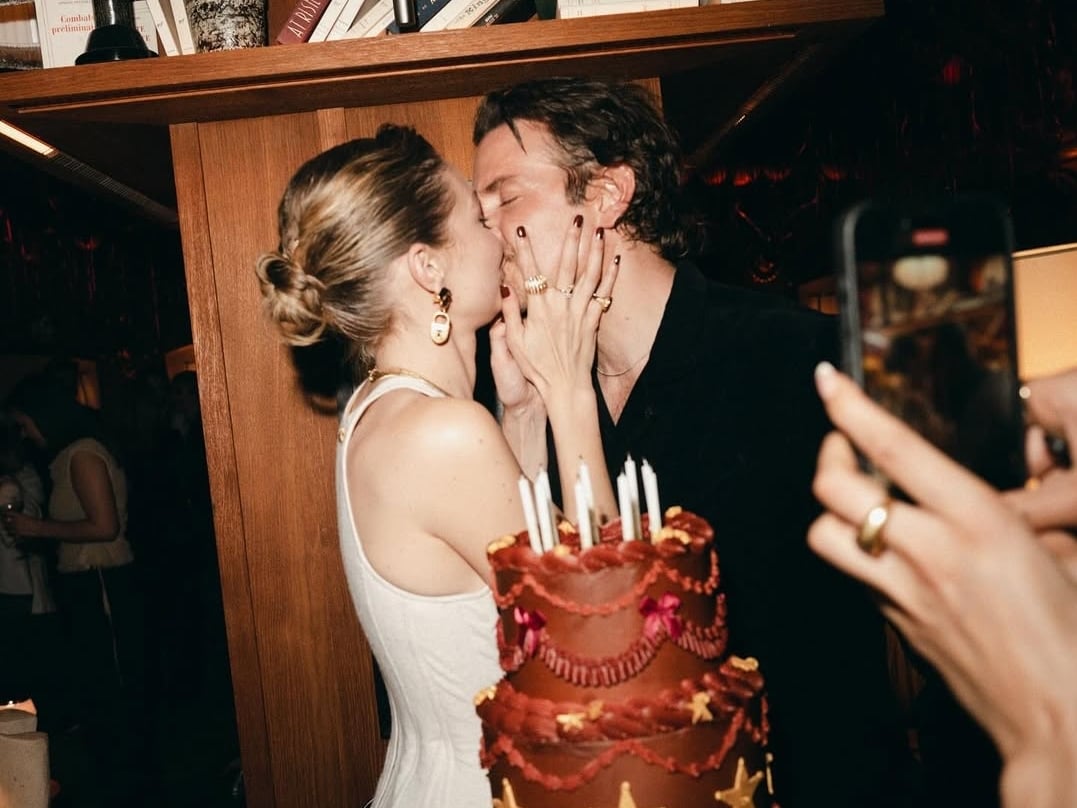 Gigi Hadid、布萊德利庫柏 Bradley Cooper 正式官宣戀情！甜曬接吻照認愛大 20 歲男神！