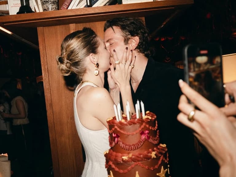 Gigi Hadid、布萊德利庫柏 Bradley Cooper 正式官宣戀情！甜曬接吻照認愛大 20 歲男神！
