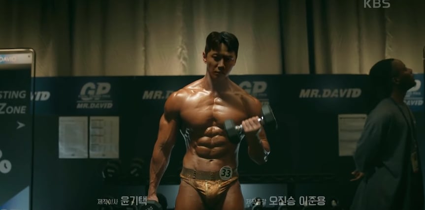 《24 小時健身俱樂部》李濬榮肌肉身材