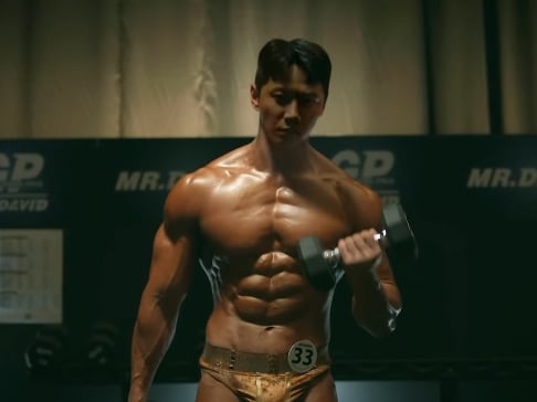 《24 小時健身俱樂部》李濬榮身高 185 公分肌肉健美身材是真的！親曝 3 招鍛鍊技巧！