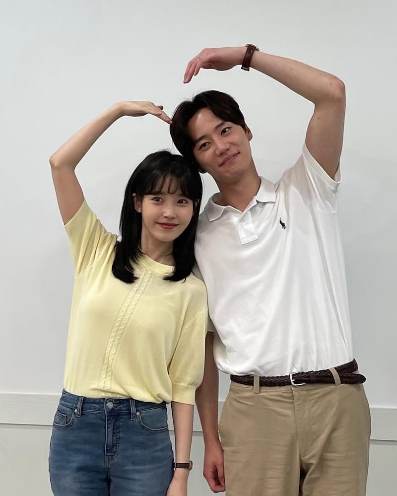 IU