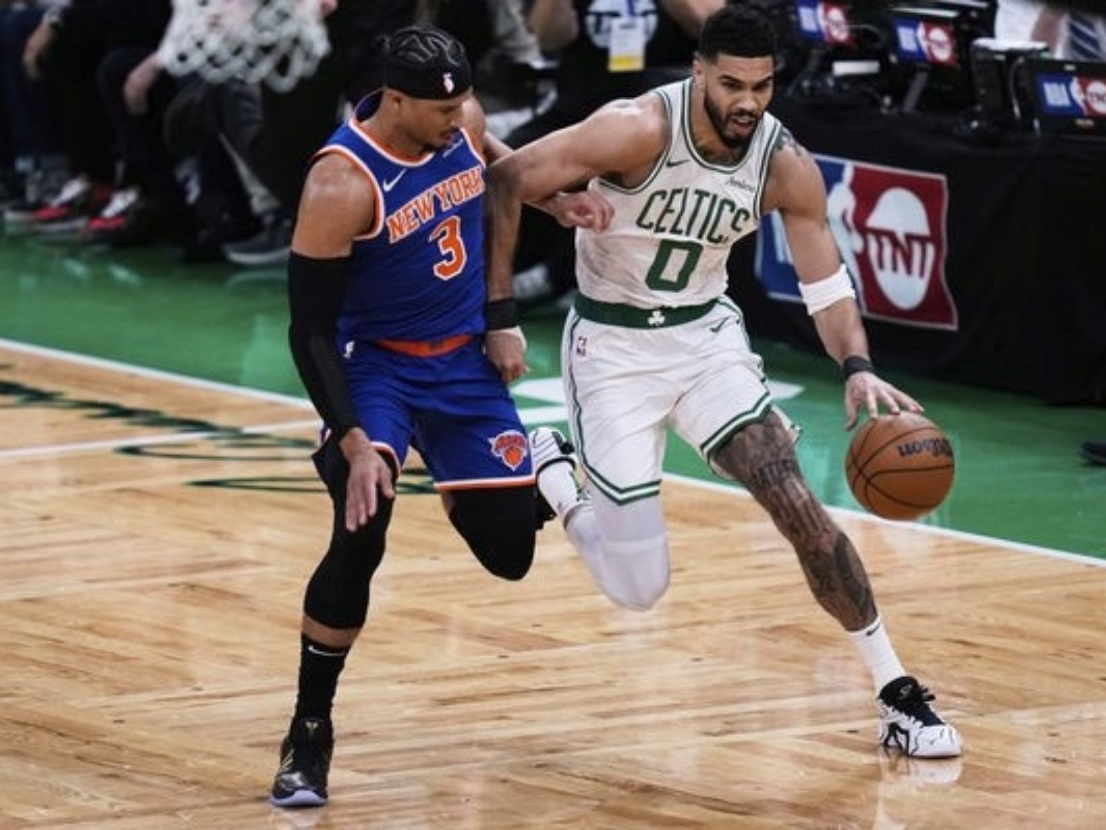 NBA／尼克上演 20 分大逆轉擊敗塞爾提克搶下 G1！Jayson Tatum 關鍵時刻再度手感低迷！
