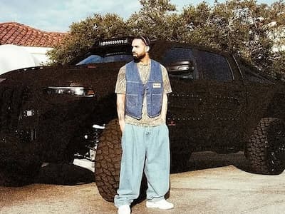 Drake 豪砸 600 萬購入超級裝甲皮卡車！防彈配置、870 匹馬力誇張性能引熱議！