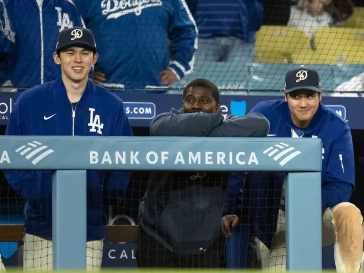MLB／大谷翔平對佐佐木朗希拍肩惡作劇！超幼稚行為引球迷笑：「確定是當爸的人？」